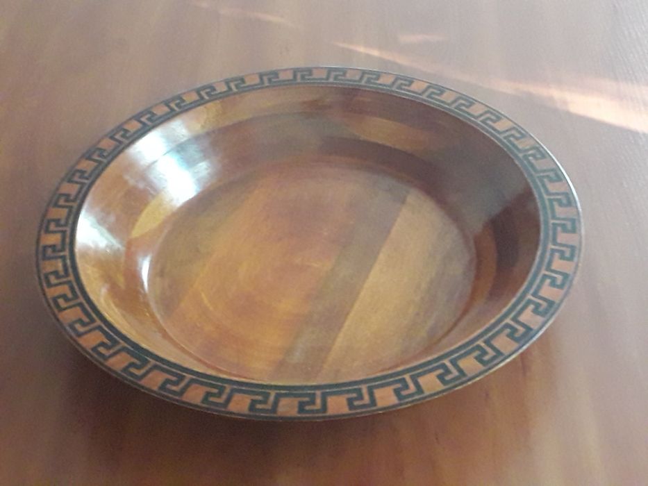 Агаш   табактар сатылады.