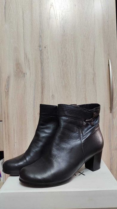 Продам женские сапоги