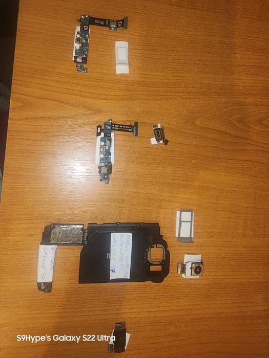 (URGENT!!!) Vand telefoane, piese telefoane, huse, consola.