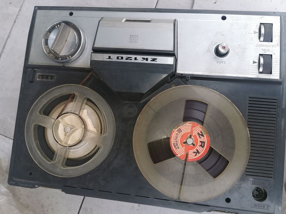 Магнетофон. UNITRA. Ролките подарак.