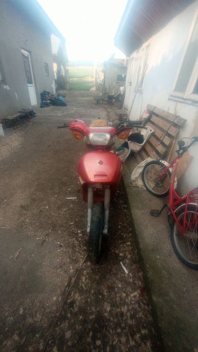 Vând scuter de 49cc pentru piese sau pentru reparat