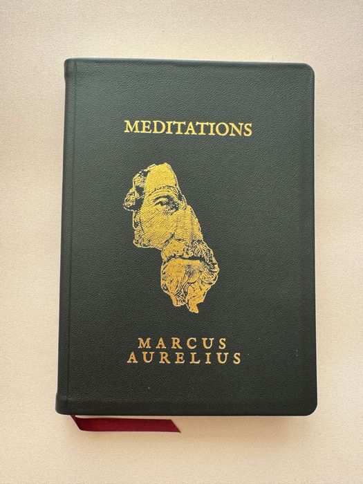 Книга "Meditations" (Марк Аврелий) - луксозно кожено издание