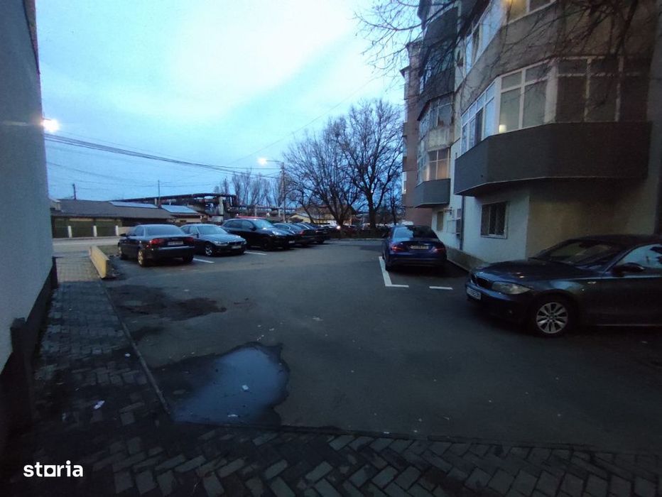 Spatiu comercial parter, 135 mp suprafata utila, Rovine