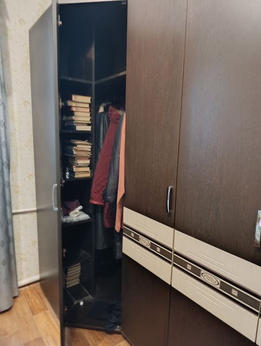 Продаю угловой шкаф