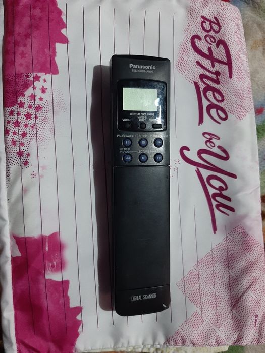 Vând telecomandă originală panasonic videorecorder în stare bună