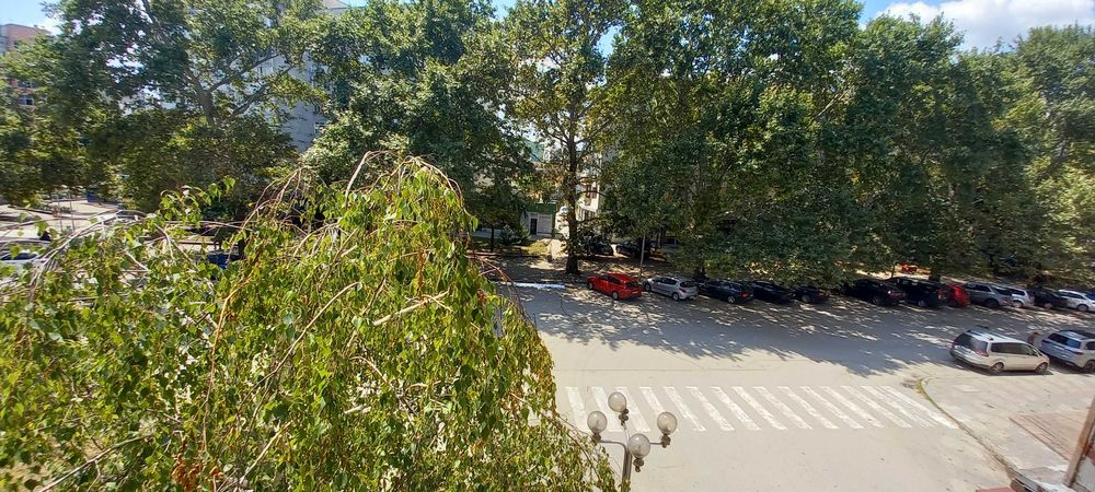 Продавам тристаен апартамент, идеален център - 90кв.м.