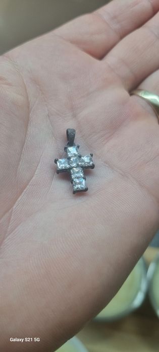 Сребърно кръстче и сваровски