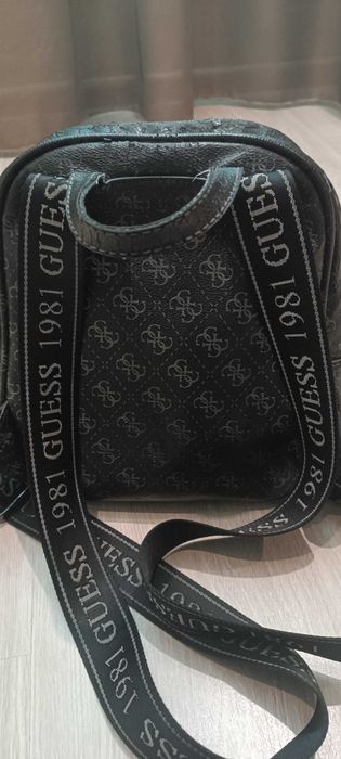 Дамска раница Guess