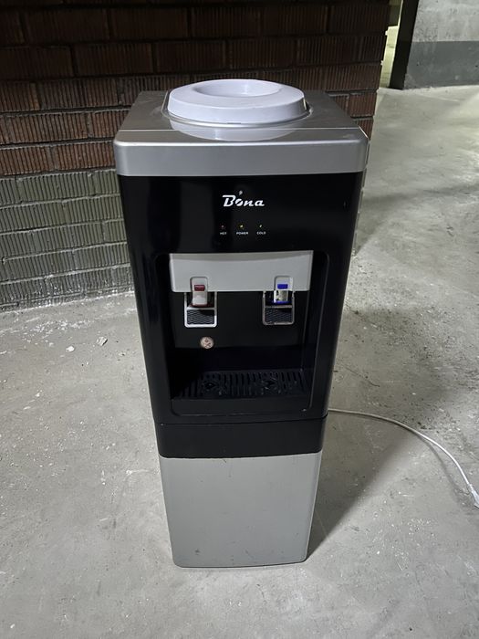 Кулер для воды, диспенсер