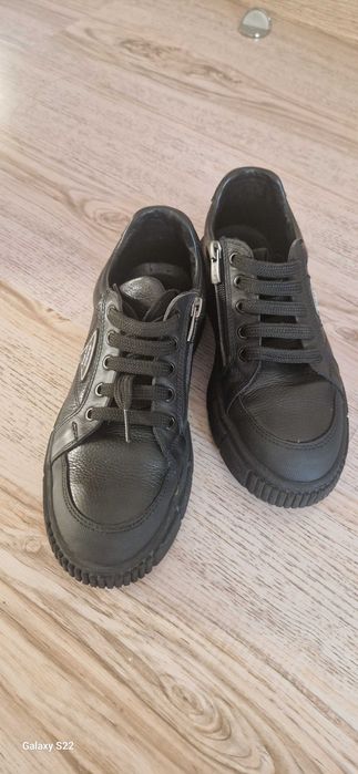 Ппрдается кеды женские