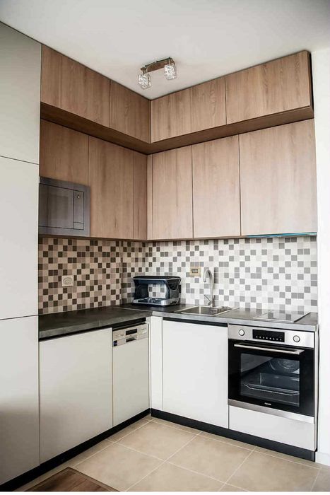 Дава се под наем Едностаен апартамент в Варна, Център - 35 кв.м за 382.5 € - Снимка #2