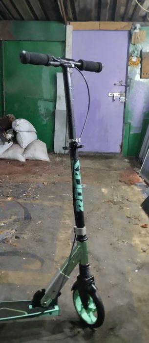 Продам самокат Roces175