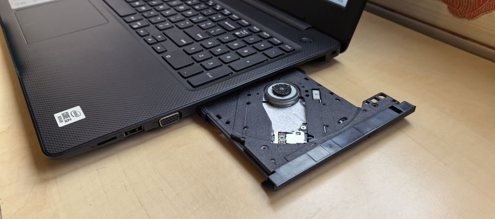 Dell Vostro 3590_i5 10210U Gen 10_SSD 256GB_8GB DDR4_15.6"FHD_ca NOU