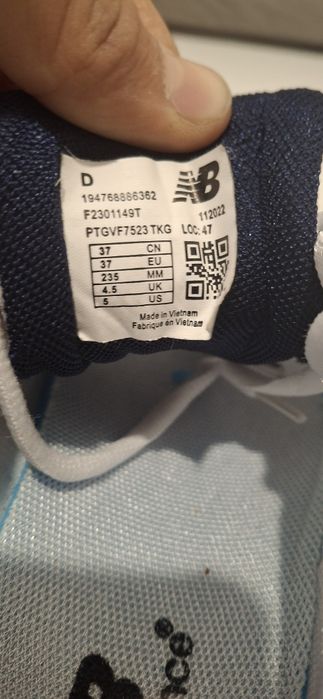 Продам кроссовки