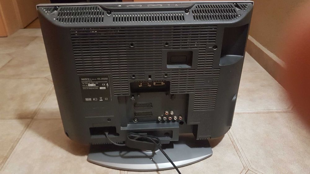 Продавам LCD телевизор SONY BRAVIA - 32 инча.