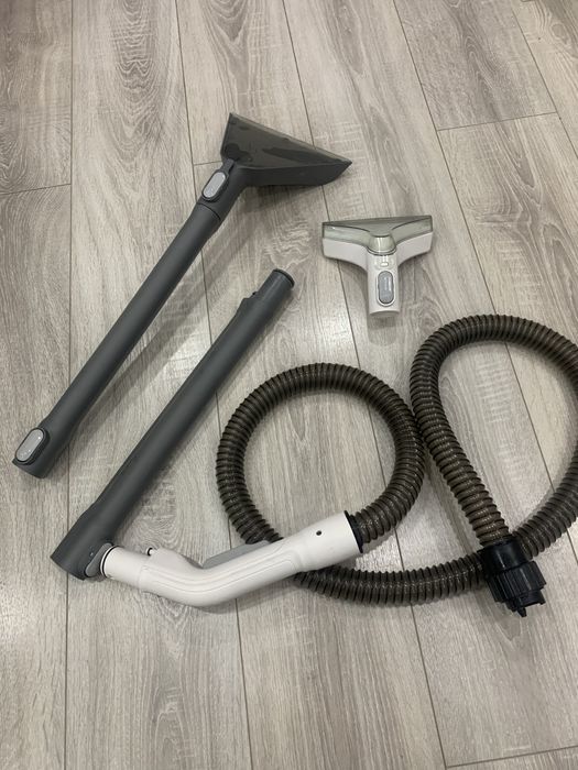 Продам пылессос моющий для мебели.