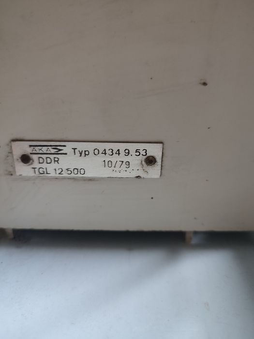 Хлеборезка и колбасы и овощей