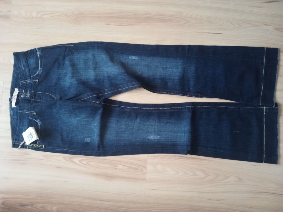 3 Păpuși și castel Pantaloni, jeans, blugi, pantaloni scurți