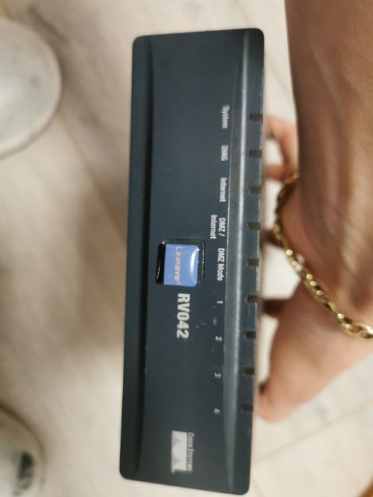 Router Linksys CISCO rv042 dualwan 4 porturi