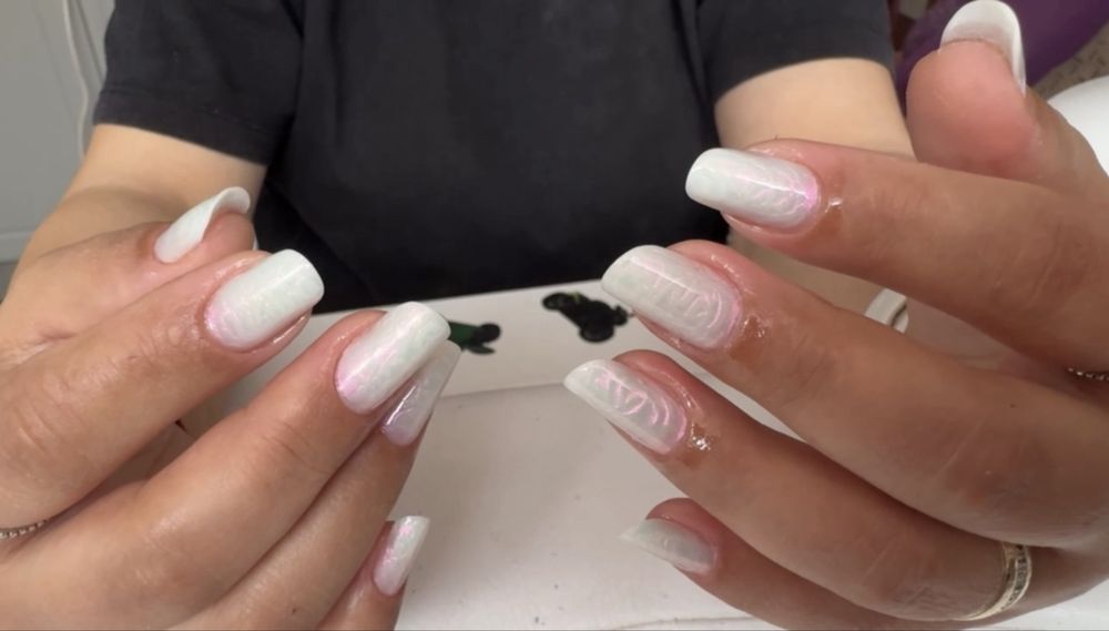 Buna. Realizez unghii cu gel  in prima  universitati,va astept