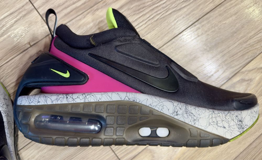 Nike auto adapt Max