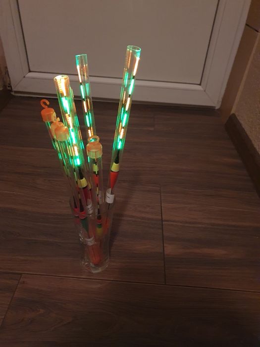 Pluta lumina LED pescuit noaptea.