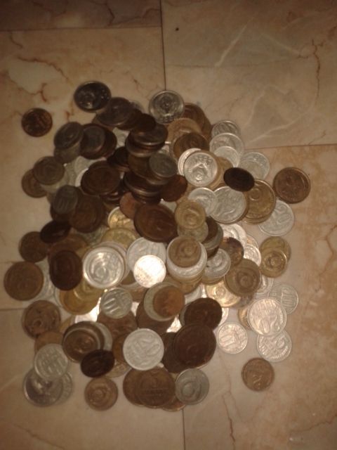 Монеты и бумажные деньги. Срочно!