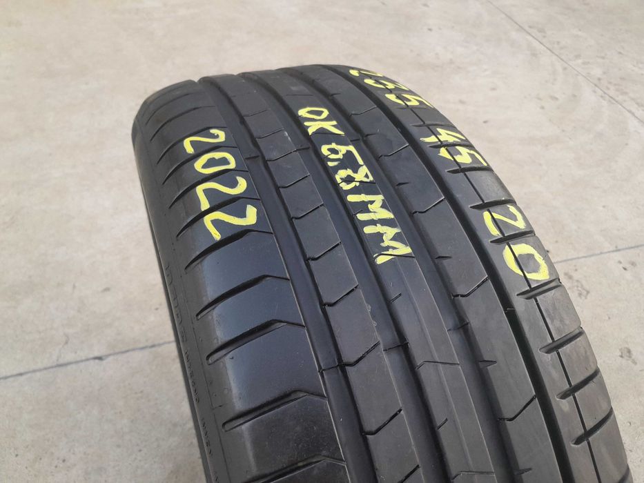 O anvelopa de vara 235 45 20 pirelli p zero PZ4 cu 6,8 mm 2022