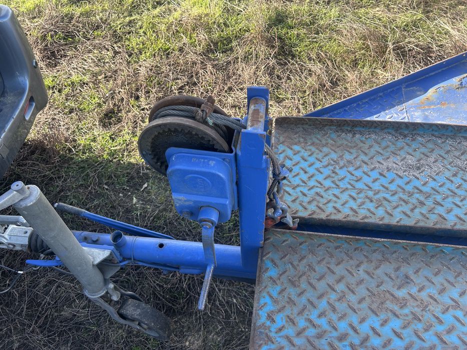 Inchiriez platforma auto