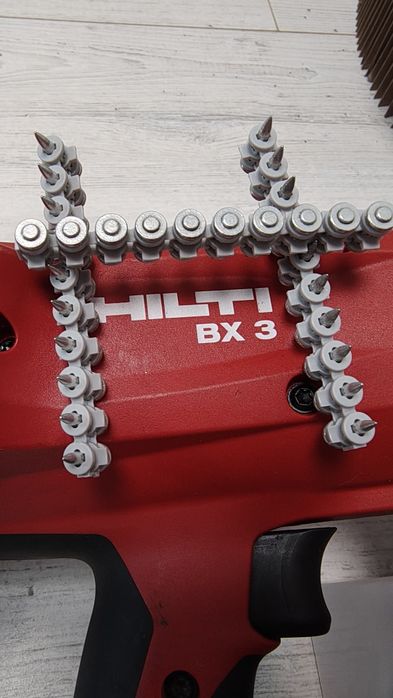 Pistol hilti bx3 si 10 mii de cuie