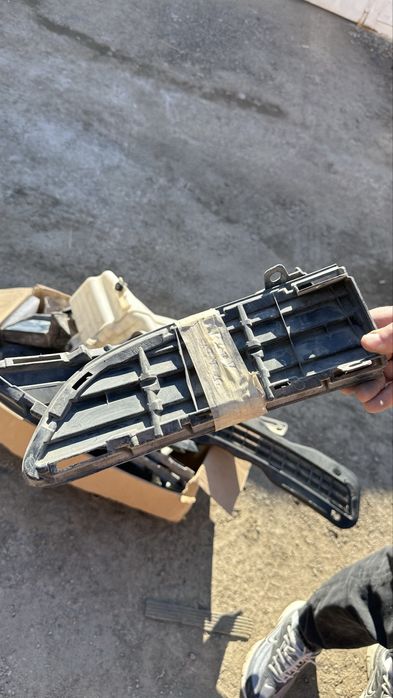 Решетки молдинги rav 4