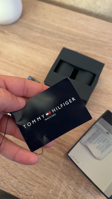 Чесовник tommy hilfiger