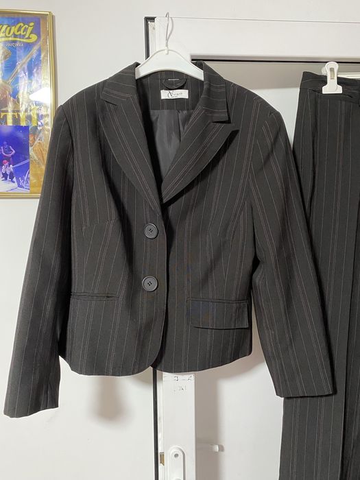 Costum vivien caron marimea 40