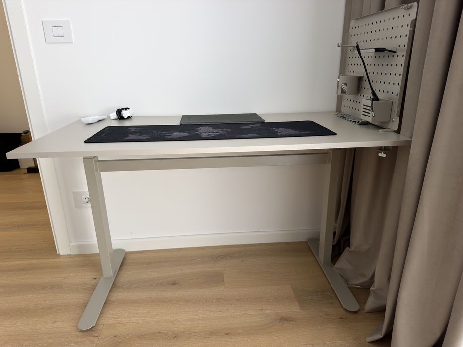 Birou reglabil LUNDTOFT 70x130 bej