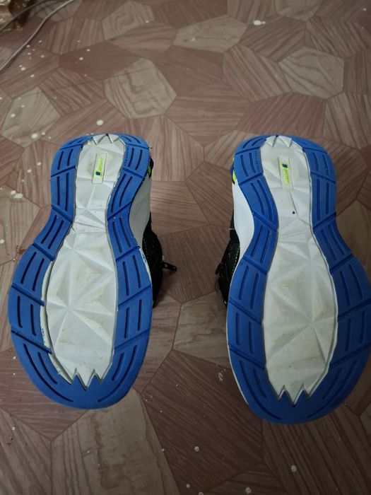 Оригинал SKECHERS этикча сотилади холати почти янги