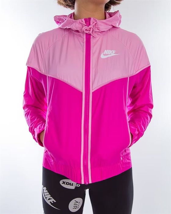 Дамско горнище / ветровка : Nike Wmns Sportswear Windrunner XS