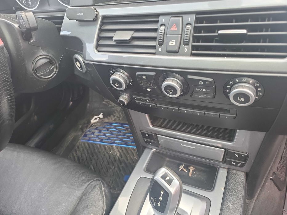 Dezmembrez bmw seria 5 e60 520 d 177 cp N47 cutie automata xenon volan stanga