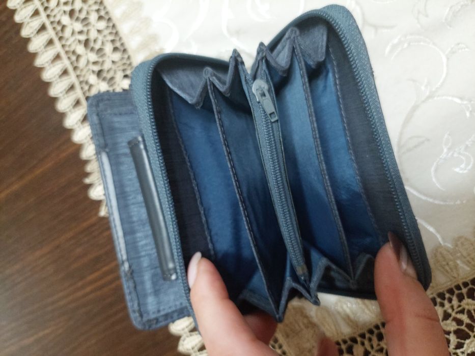 Ново дамско портмоне