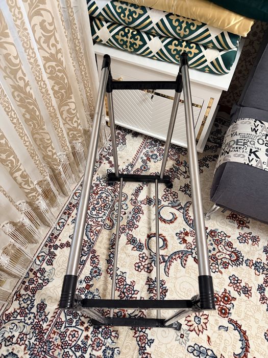 Продается вешалка стойка