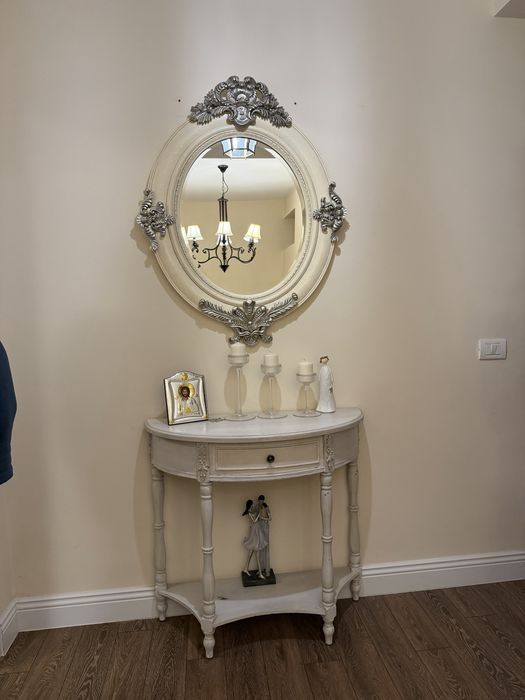 Comoda cu oglinda din lemn