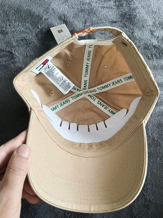 Tommy Jeans șapcă unisex bej/crem cu logo mic mărime OS noua originala