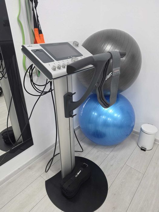 Vand aparat electrostimulare MIHA BODYTEC - EMS, pachet complet cu veste si accesorii + bonus costume EMS