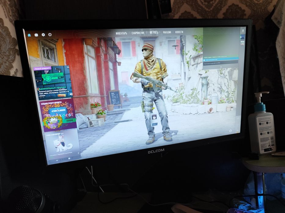 Продам монитор с кронштейном