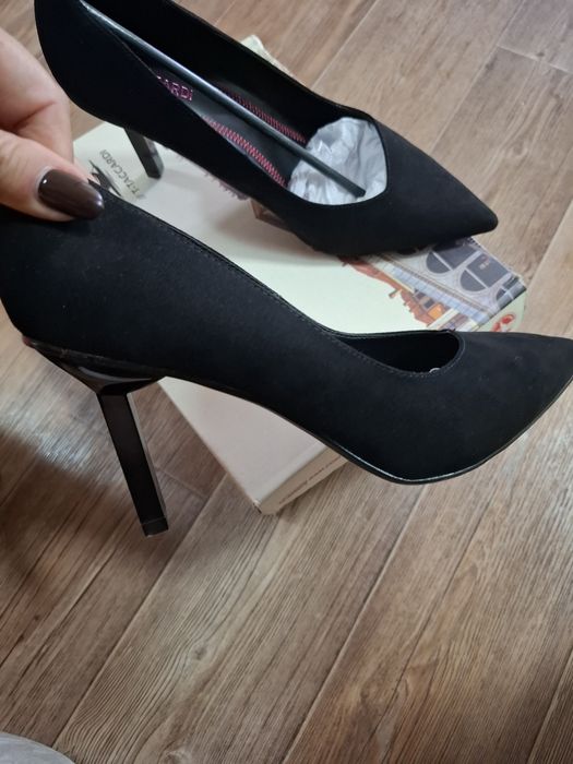 Продам женские туфли.