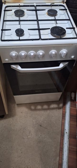 Vând aragaz în stare bună