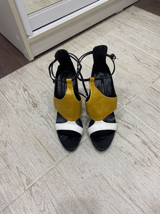 Босоножки Zara