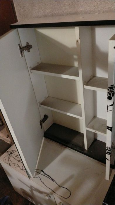 Продам шкафчик в ванну с зеркалом