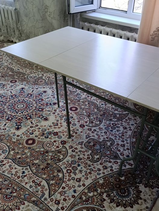 Продам стол книжка