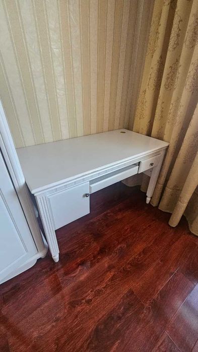 Продам стол светлый