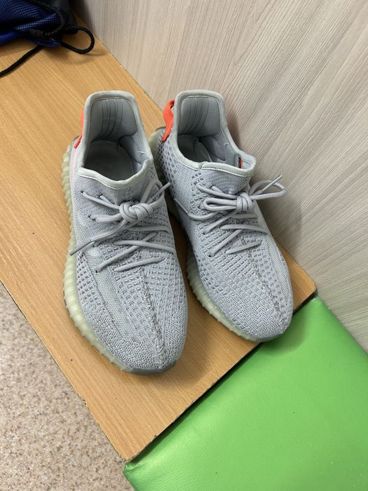 Кроссовки , изи